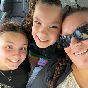 Meet your Posher, Leslie